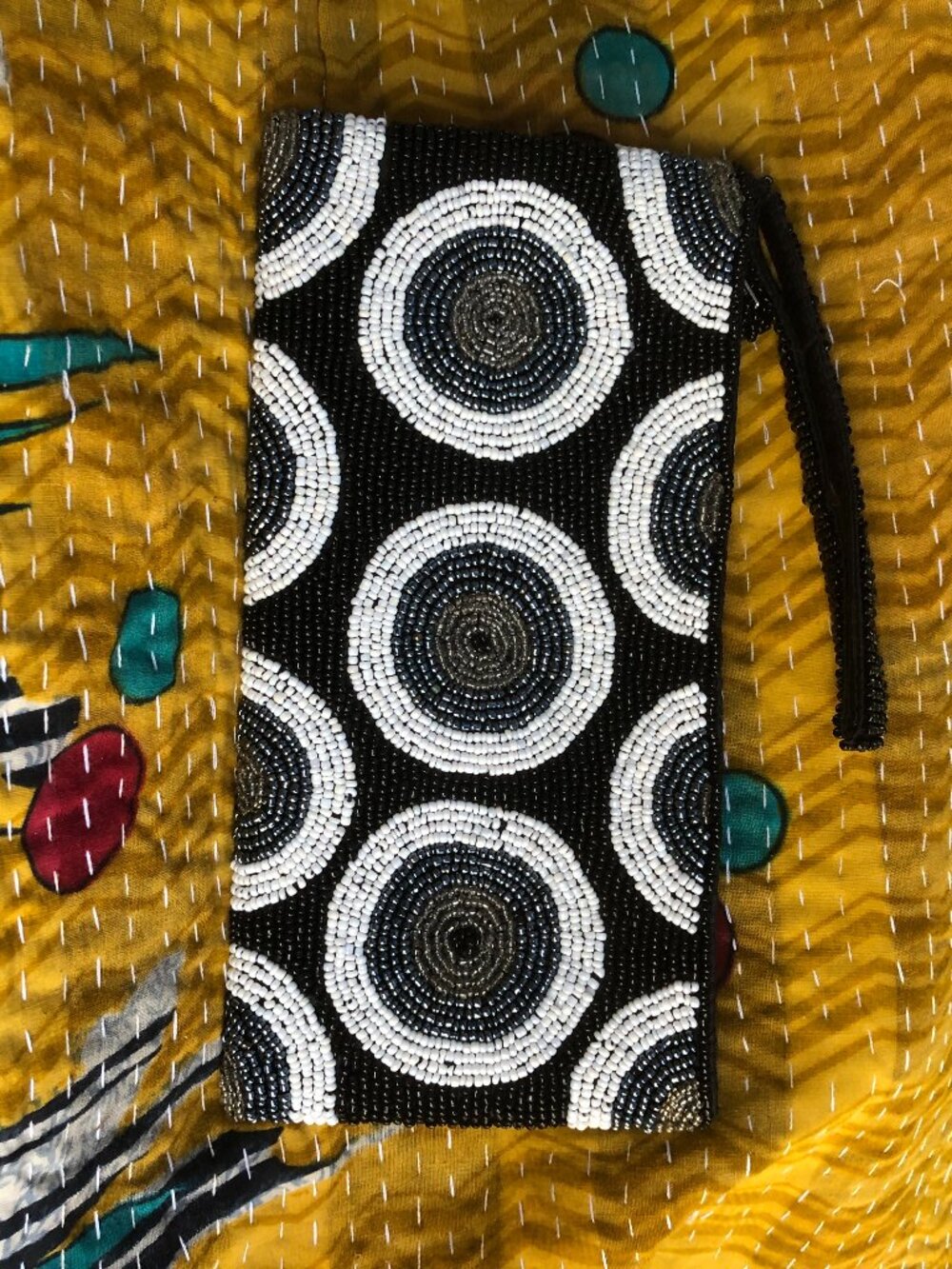 Women's Beaded Zip Wristlet Clutch Black White Gray Geometric Seed Bead Bag